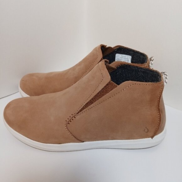 OluKai Tan and White Manu Hope Chukka Boots - Picture 3 of 11